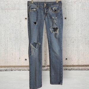 Pre-loved American Eagle Distressed Blue Jeans Size 6